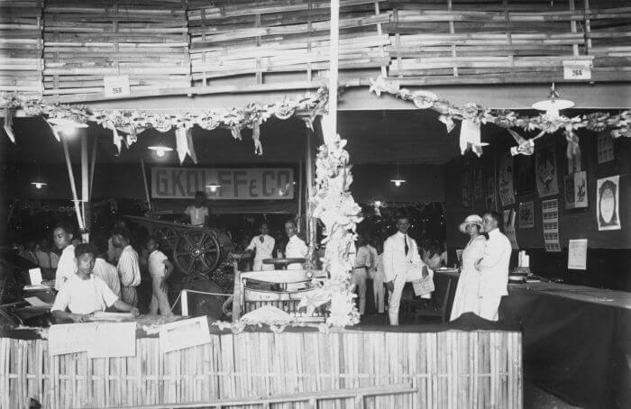 Stand-Di-Pasar-Gambir-1928