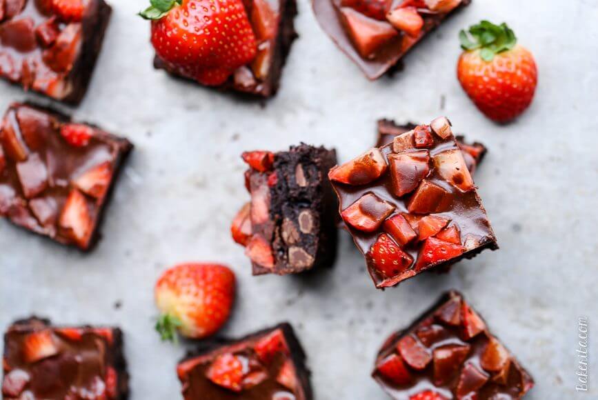 Chocolate-Covered-Strawberry-Brownies- resep stroberi