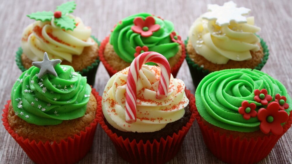 red-and-green-christmas-cupcake-set
